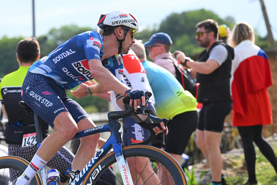 Giro d’Italia: Peloton arrives in Matera